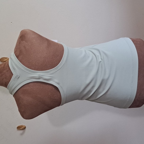 NWT HALARA Round Neck Racerback Fitted Sleeveless Tank Top Size M Light Green - Picture 5 of 8